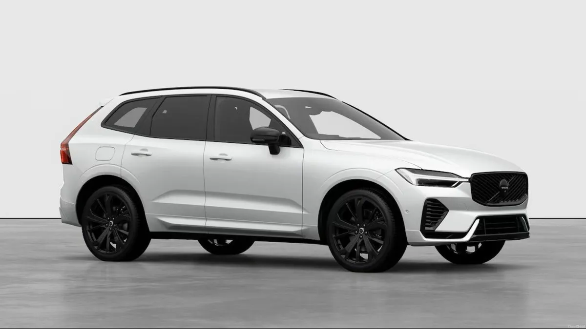 Volvo XC60 Crystal White XC60 Ultra Black Edition - Image 6