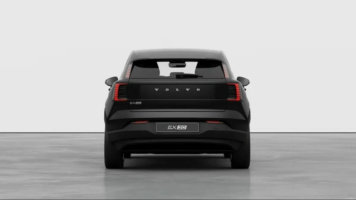 Volvo EX30 Onyx Black Single Motor Plus with Pine - Image 5