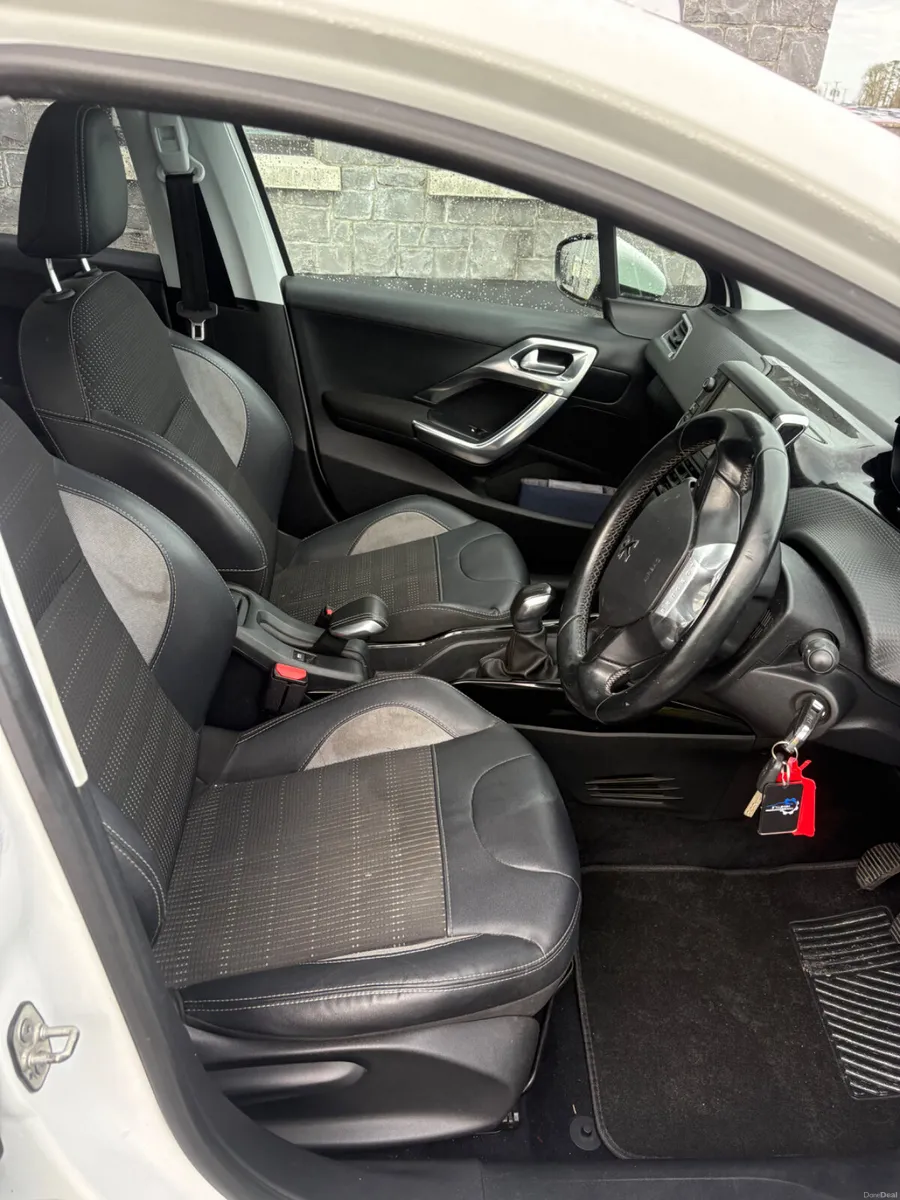 Peugeot 2008 1.2 Petrol Allure - Image 6