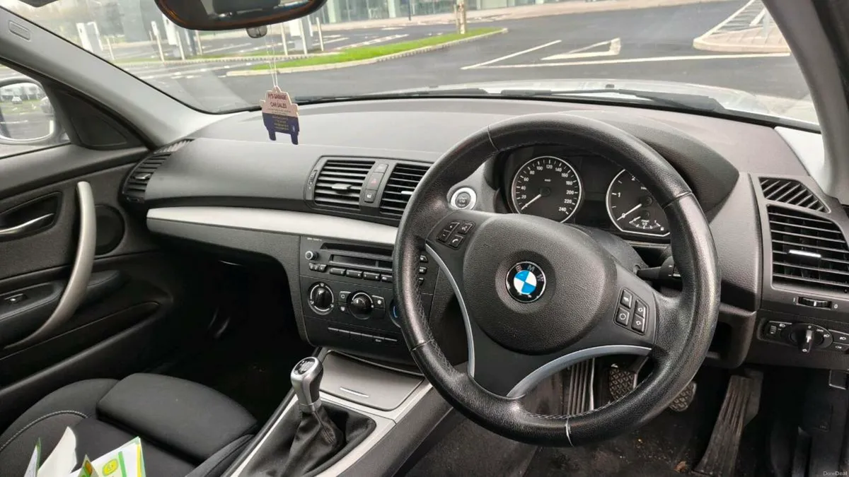 BMW 1-Series 2011 - Image 2