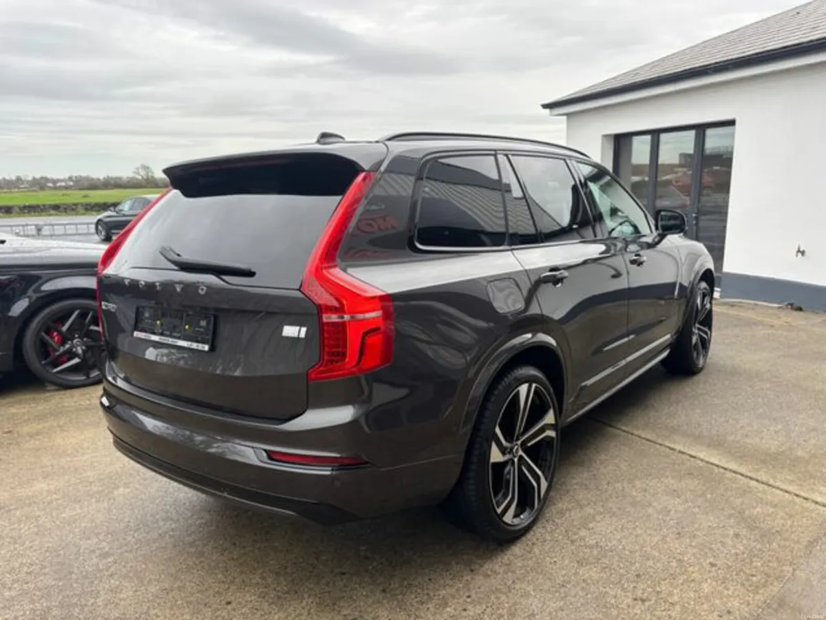 Volvo XC90 RECHARGE T8 ULTIMATE DARK AWD - Image 4