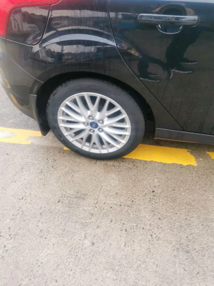 Ford Focus 1.0 L - Image 4