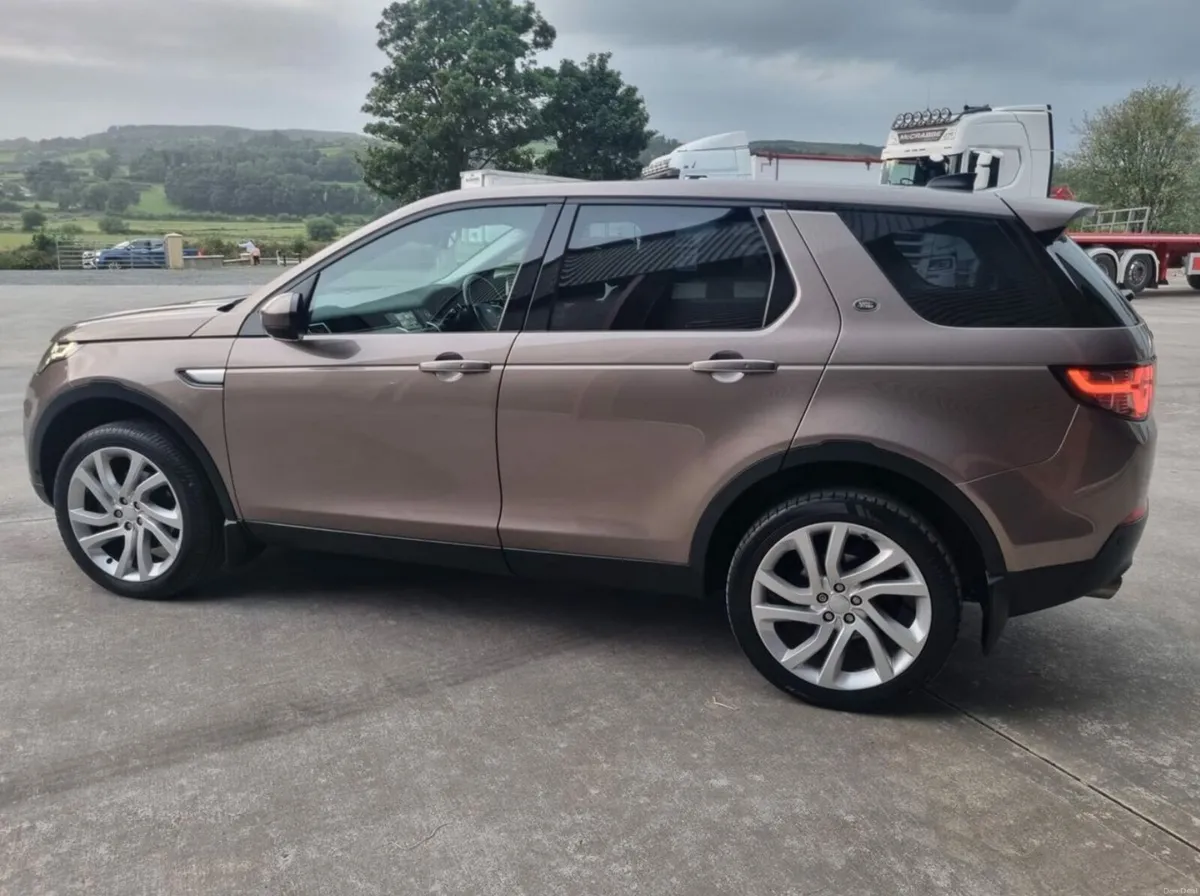 Land Rover Discovery Sport HIGH SPEC 7 seat 180Hp - Image 2