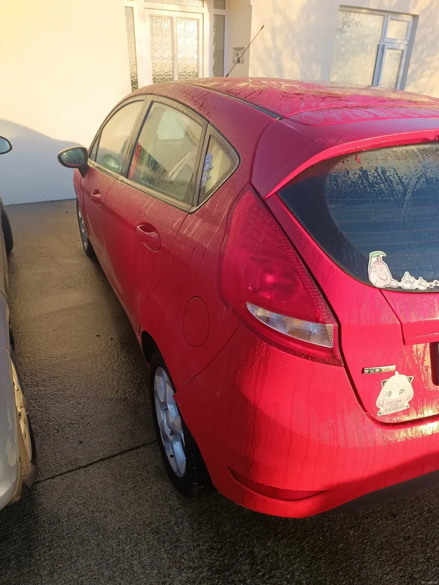 Ford Fiesta 2010 - Image 2