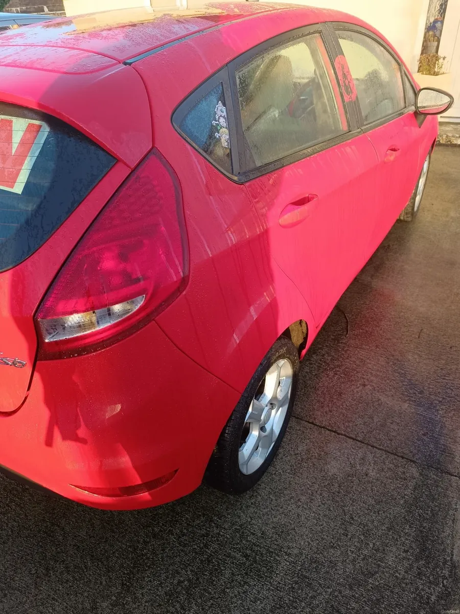 Ford Fiesta 2010 - Image 4