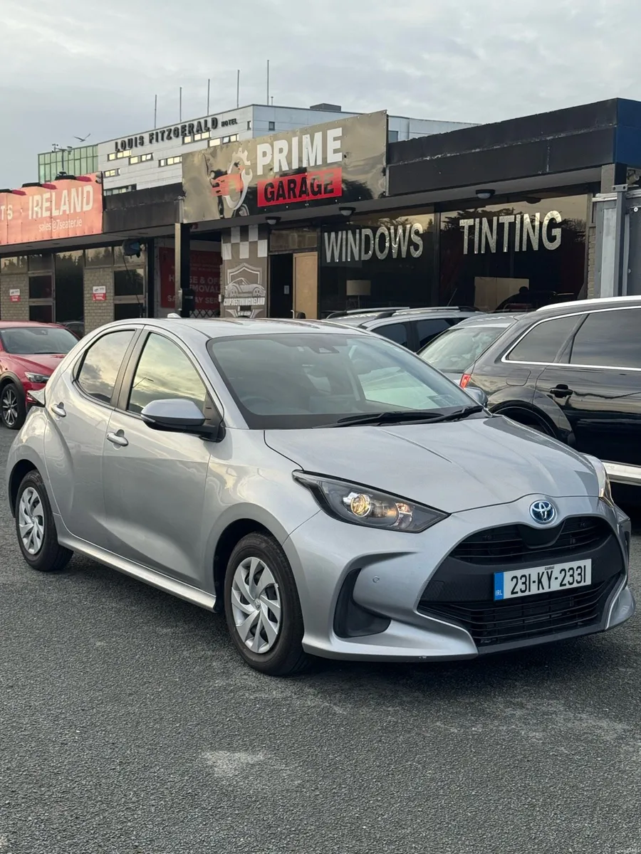 Toyota Yaris 2023 1.5 hybrid low mileage - Image 1