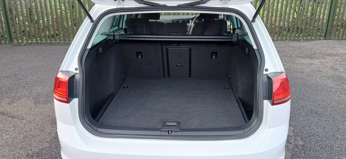 15 VW Golf Estate 84 000 km - Image 3