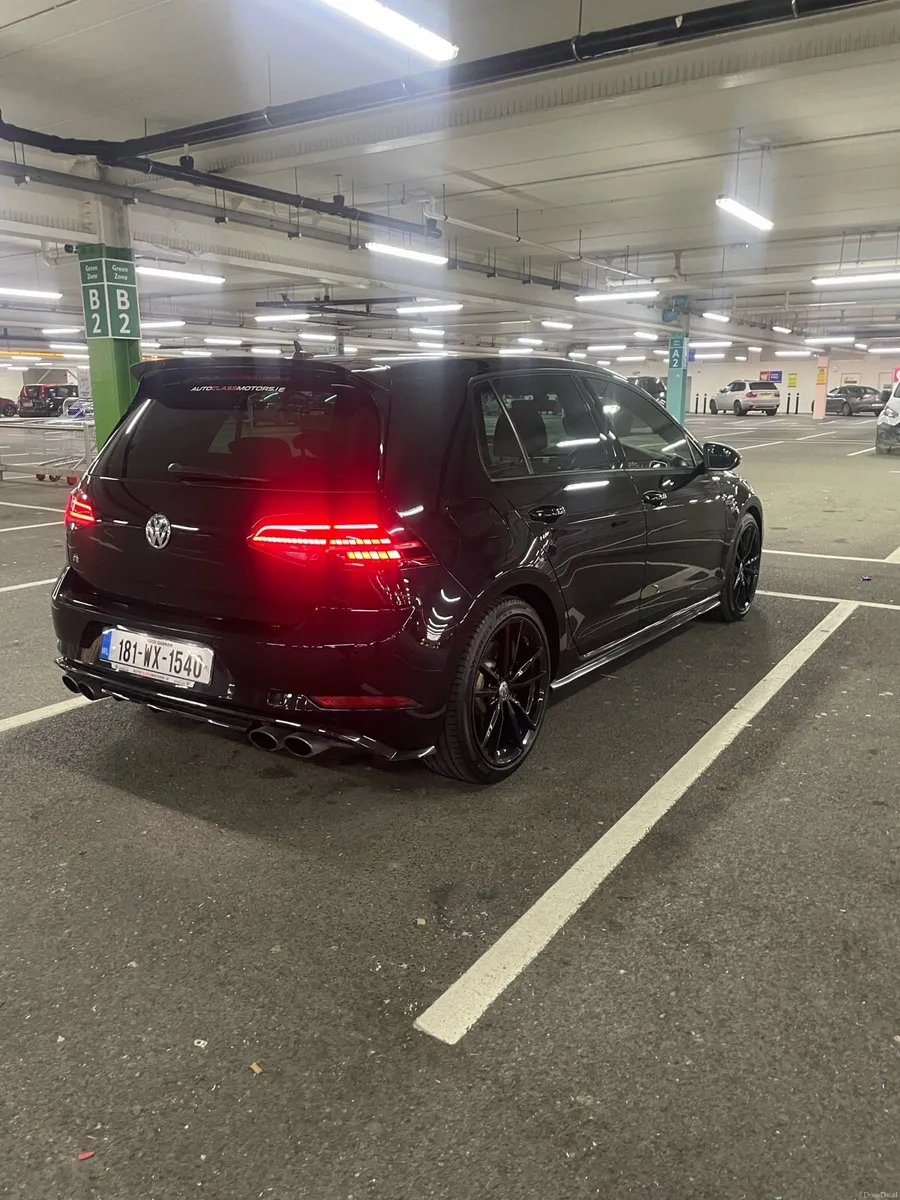 Volkswagen Golf R - Image 2