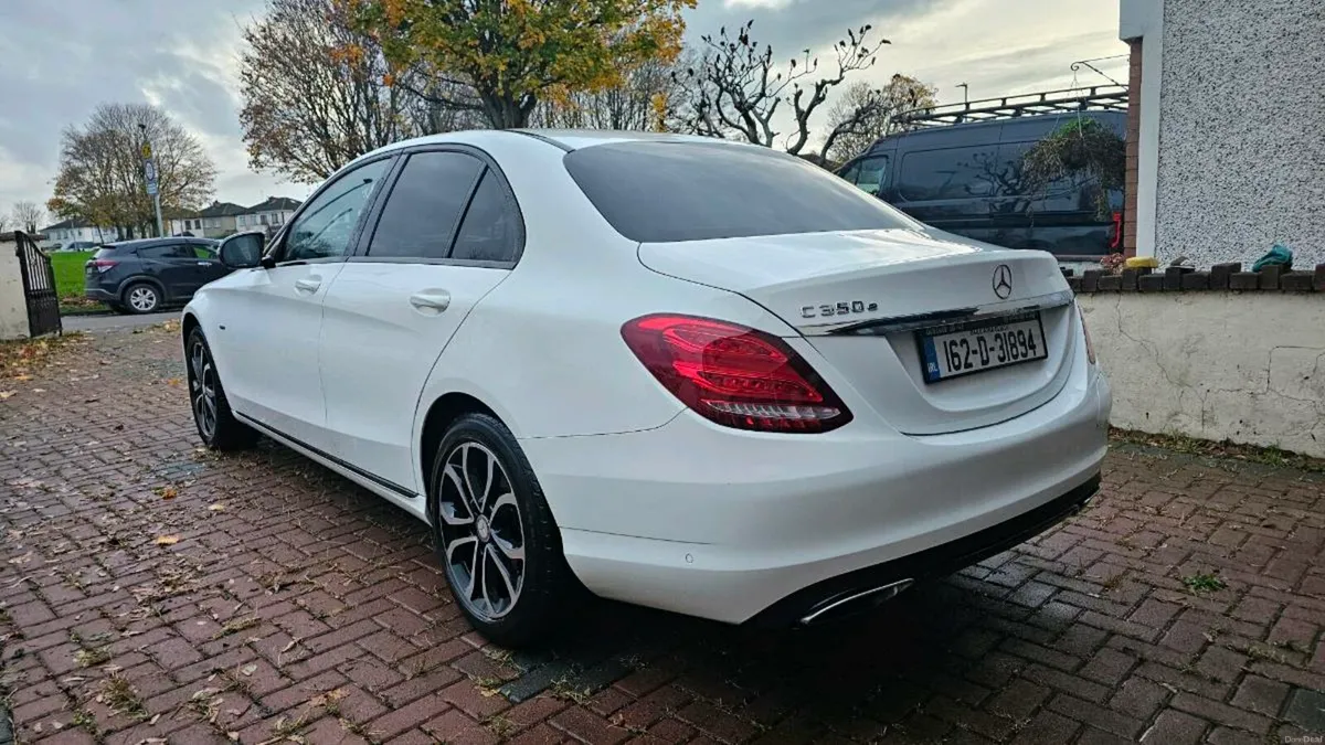 Mercedes- Benz C350 e Sport - Image 4