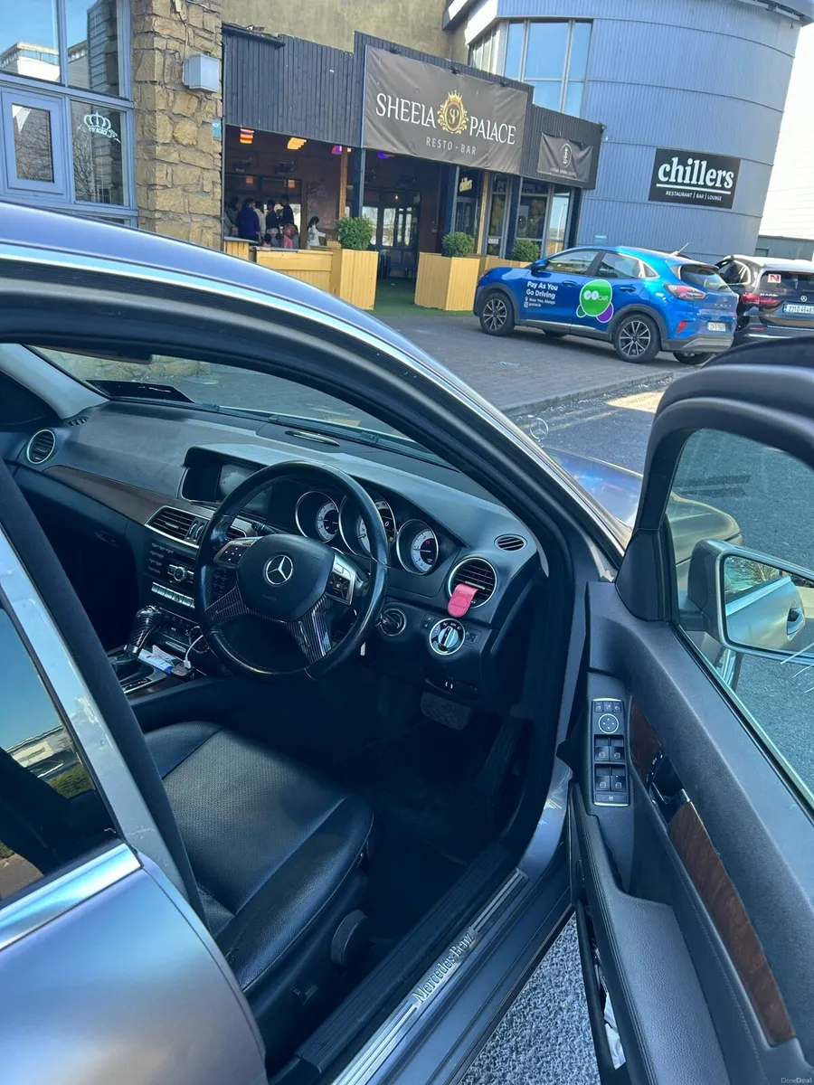 Mercedes c class elegance automatic 200HP powerful - Image 2