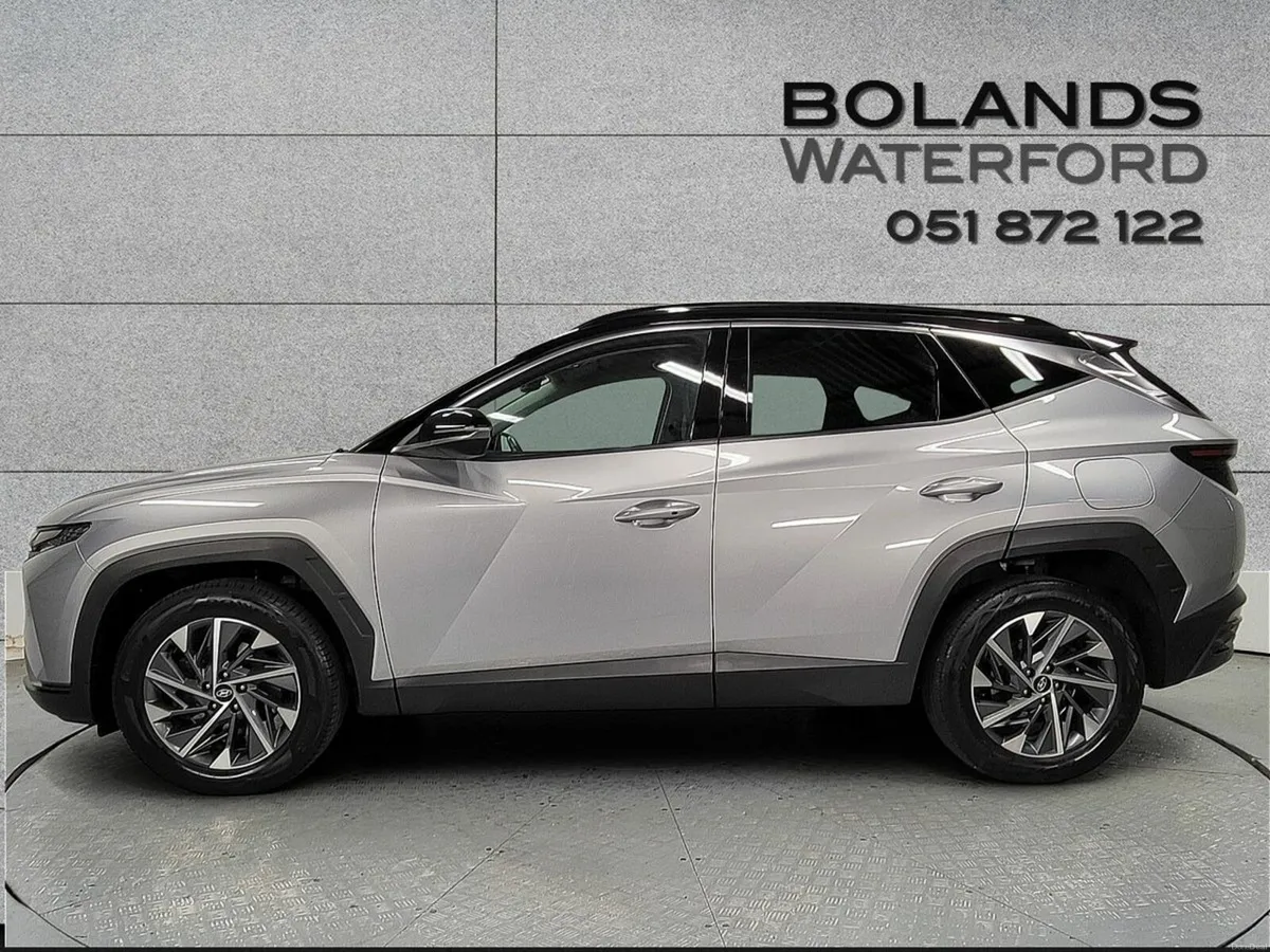 Hyundai Tucson 2WD Executive Plus w 2 Tone Roof Fi - Image 4