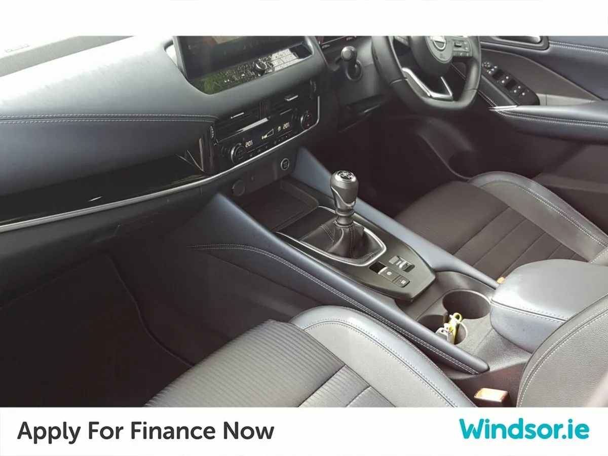 Nissan Qashqai 1.3 PET MILD HYBRID SV PREMIUM **€3 - Image 4