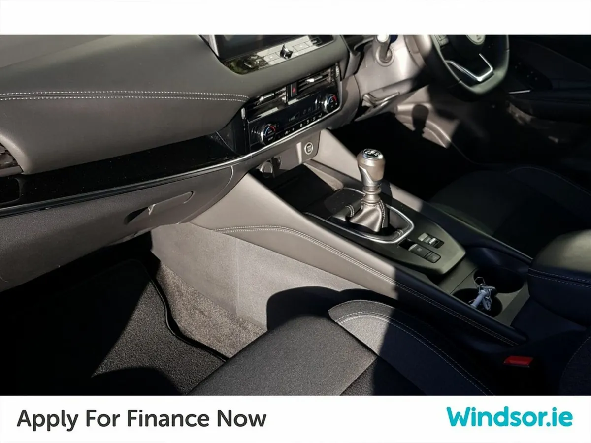 Nissan Qashqai 1.3 PET MILD HYBRID SV PREMIUM - Image 4