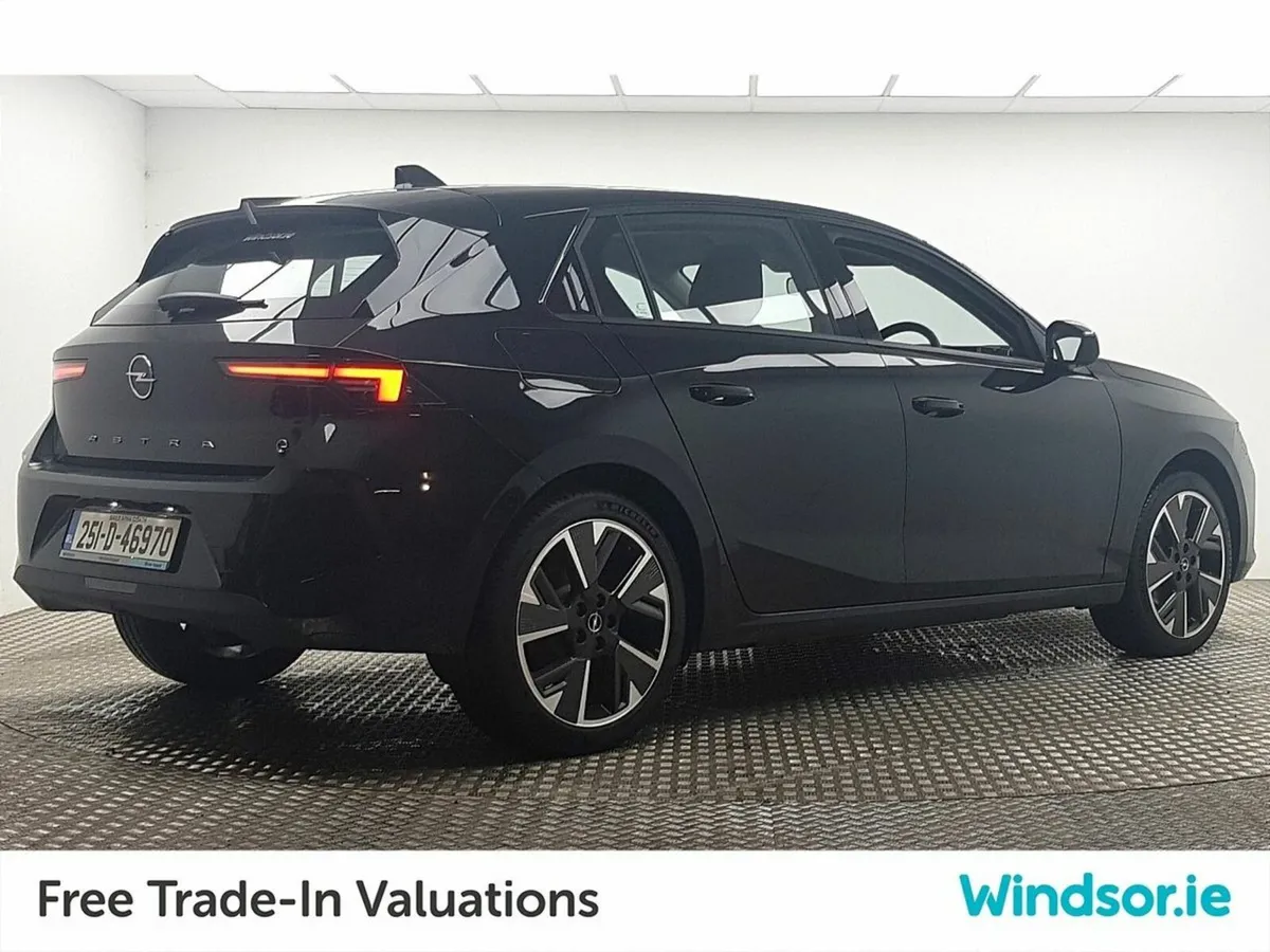 Opel Astra Electric SC Premium 54kWh - Image 3
