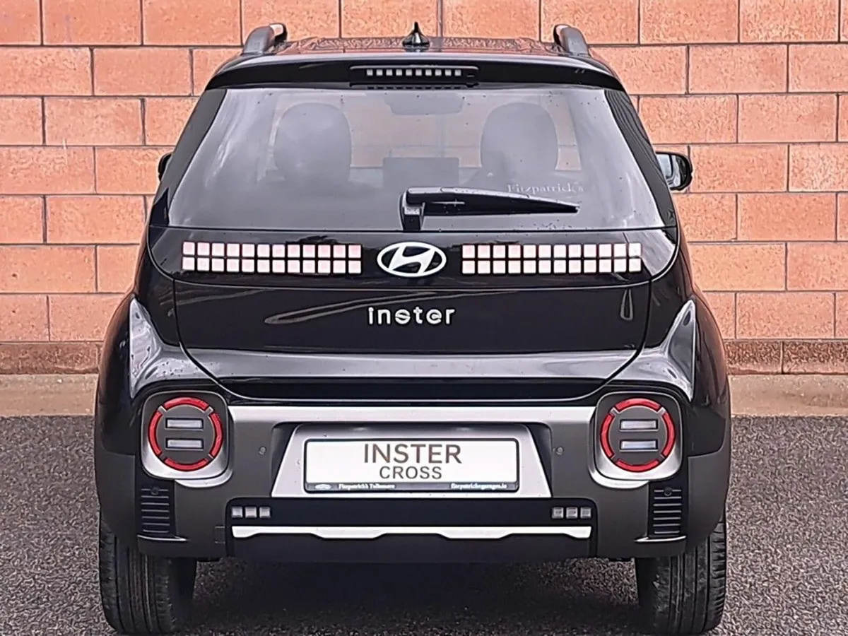 Hyundai INSTER Cross  Elegance Model 49 k/wh Batte - Image 6