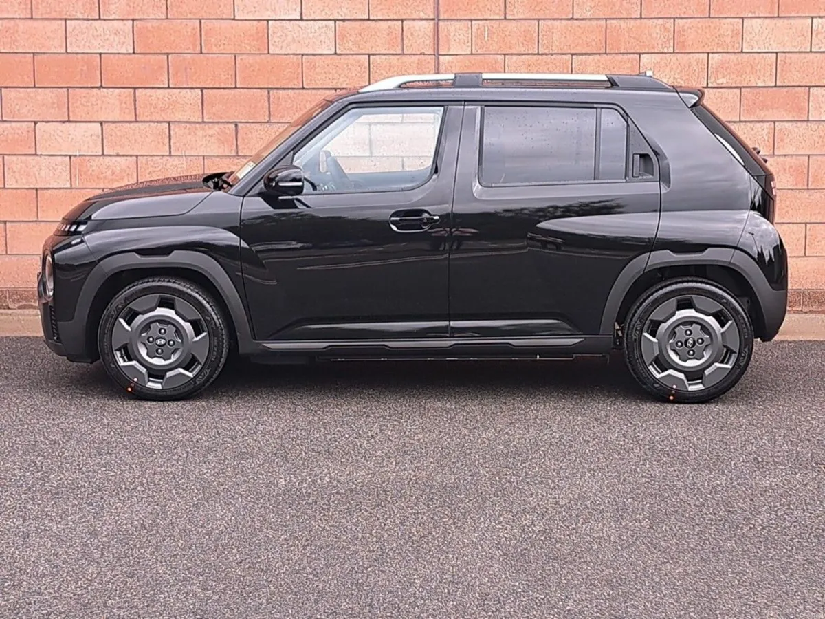 Hyundai INSTER Cross  Elegance Model 49 k/wh Batte - Image 3