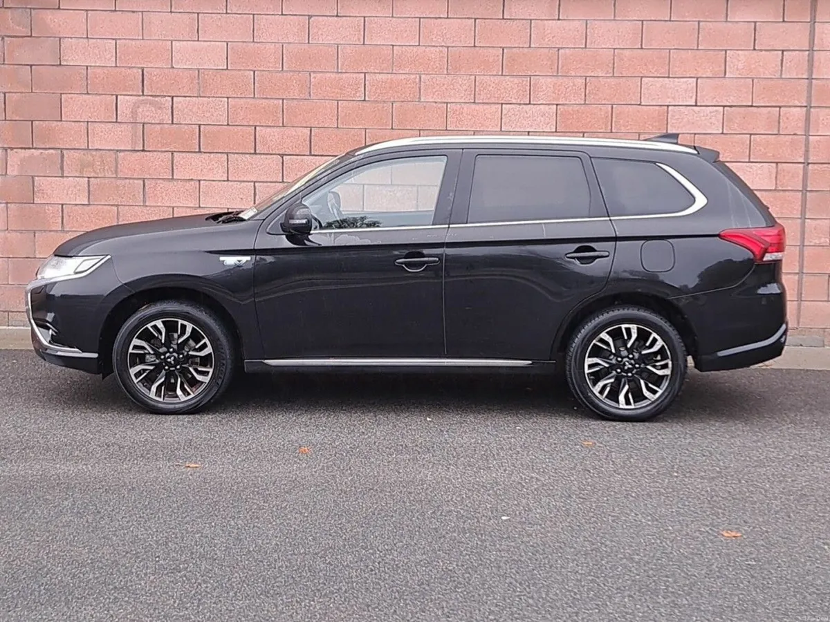 Mitsubishi Outlander 4 Wheel Drive Intense Plus Pl - Image 3