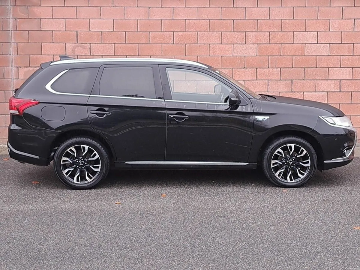 Mitsubishi Outlander 4 Wheel Drive Intense Plus Pl - Image 4