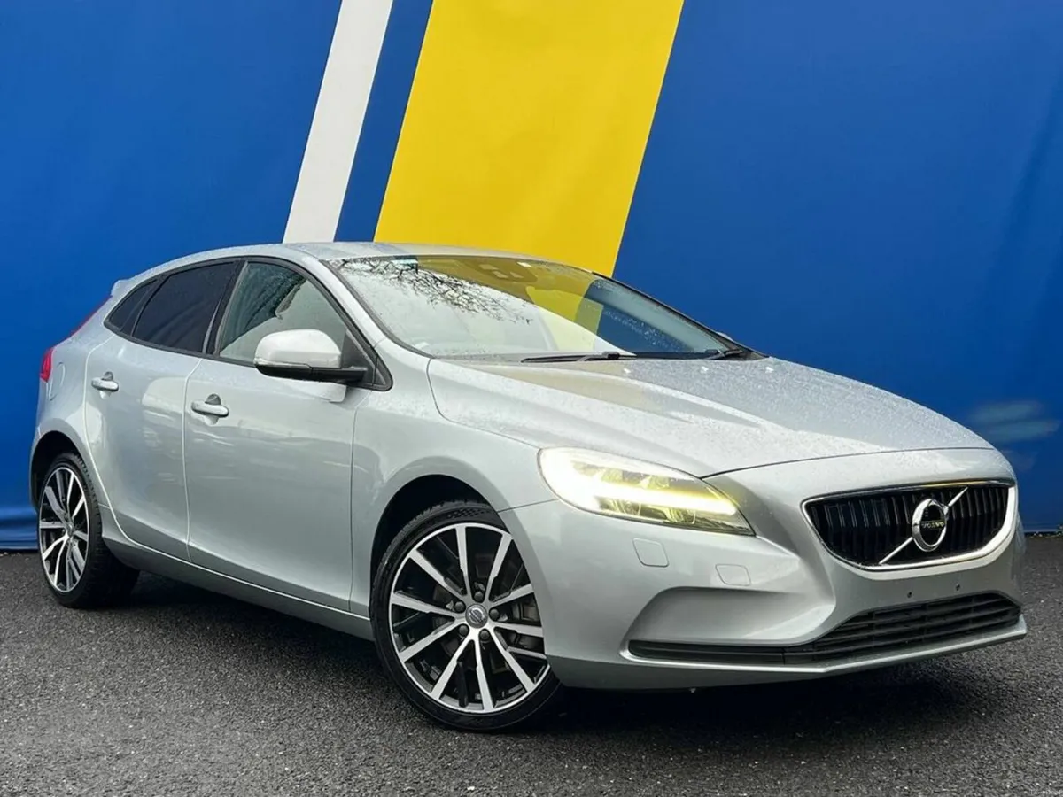 Volvo V40 D4 AUTO DYNAMIC EDITION 2.0 D // HEATED - Image 1