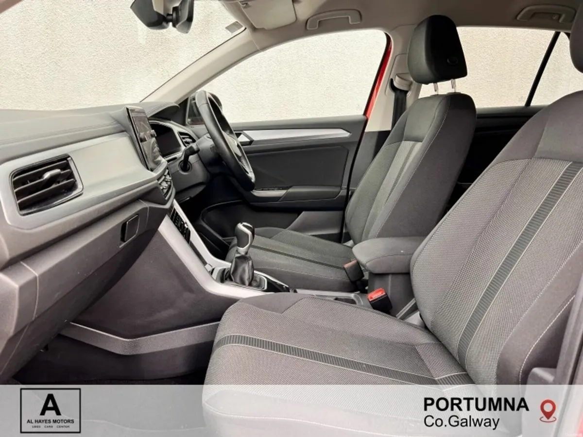 Volkswagen T-Roc 2023 LIFE 2.0 TDI 6SPEED 116BHP - Image 4