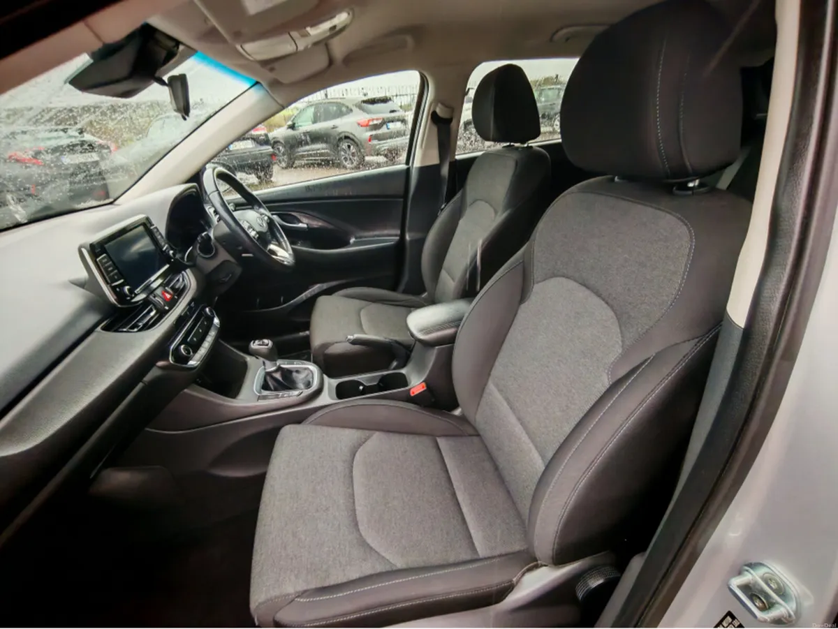 HYUNDAI I30 I 30 DELUXE 5DR PETROL - Image 2