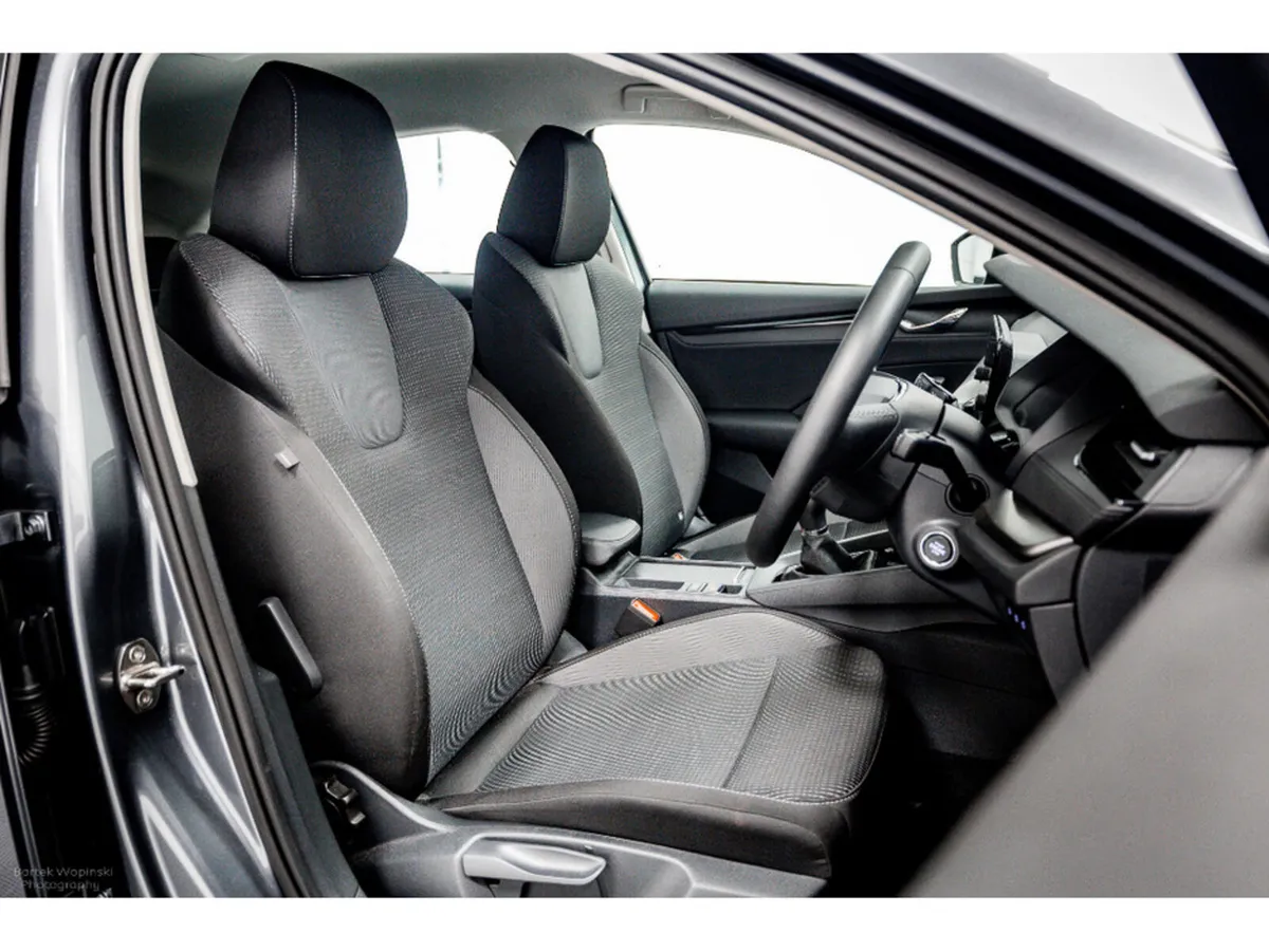 Skoda Octavia AMB 1.0 Petrol 110HP - Image 3