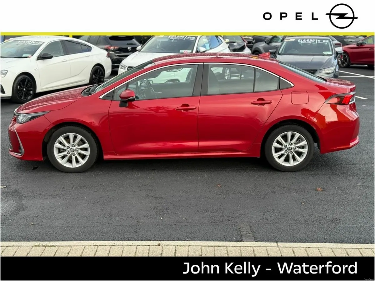 Toyota Corolla 1.8 Hybrid Luna Saloon - Image 3