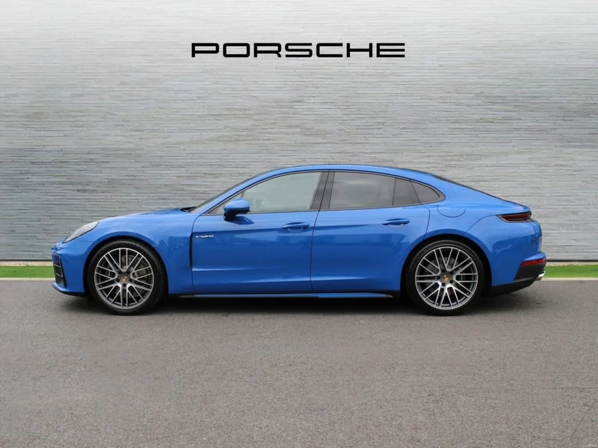 Porsche Panamera 4 E-Hybrid - Image 4