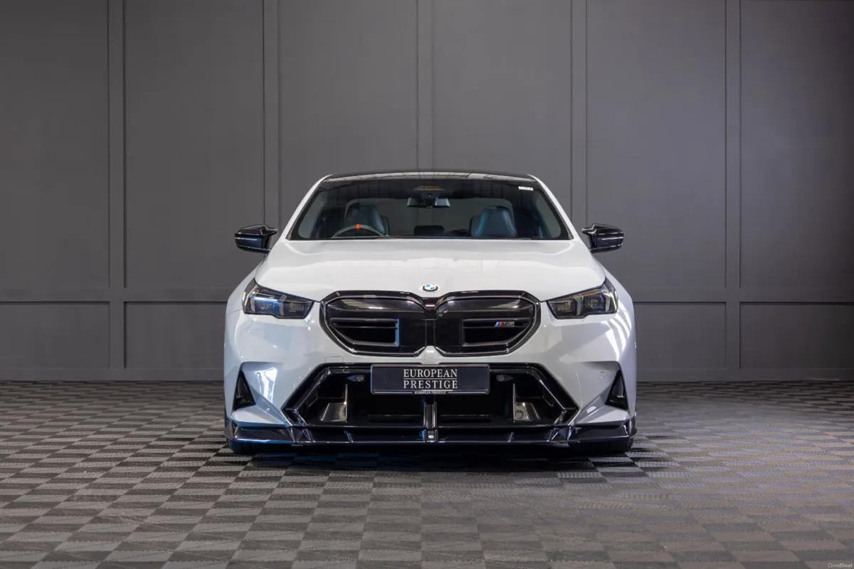 2025 BMW M5 (G90) - Image 2