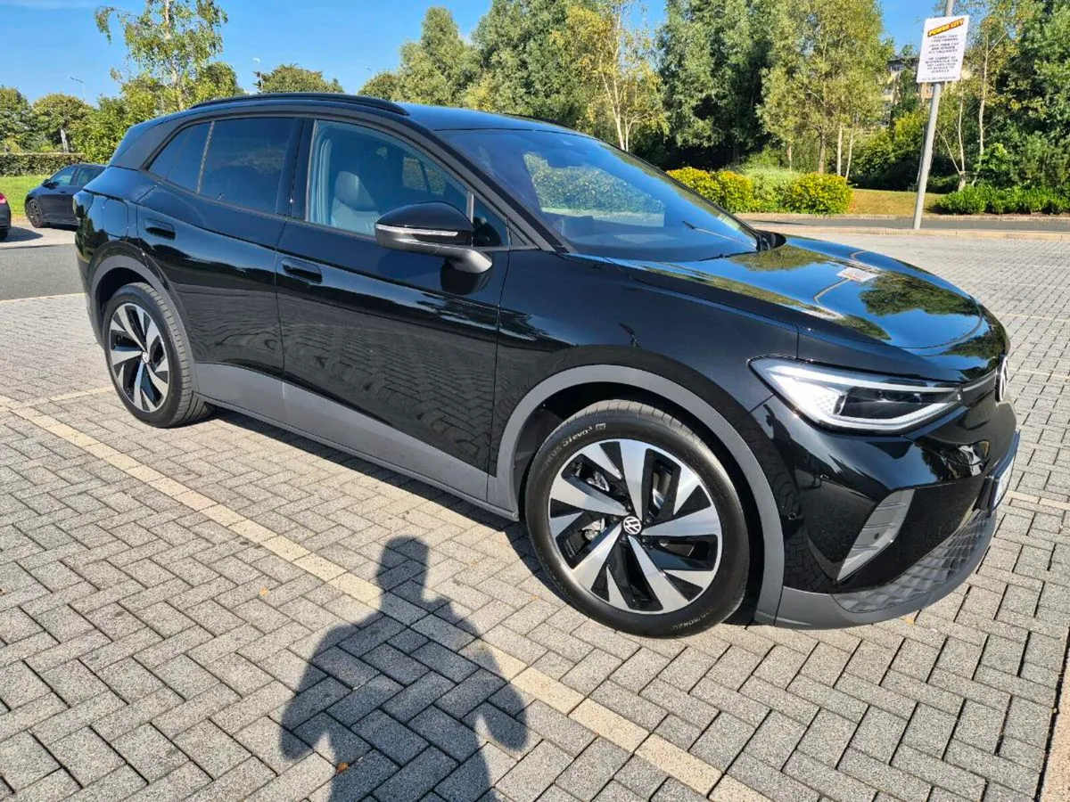 252 ID.4 Black Upgraded Alloys Top Spec - Image 4