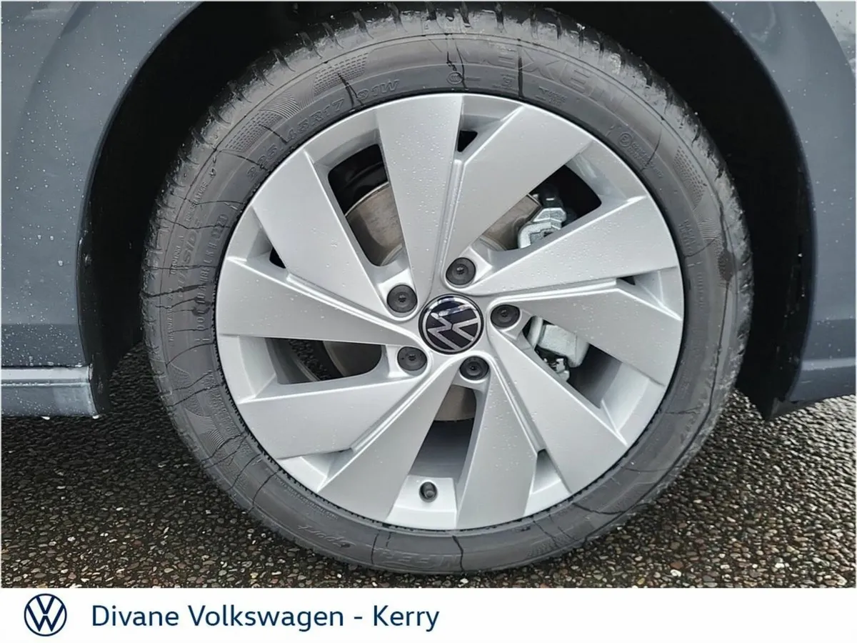 Volkswagen Golf AUTO STYLE 1.5 PETROL HYBRID MHEV - Image 5
