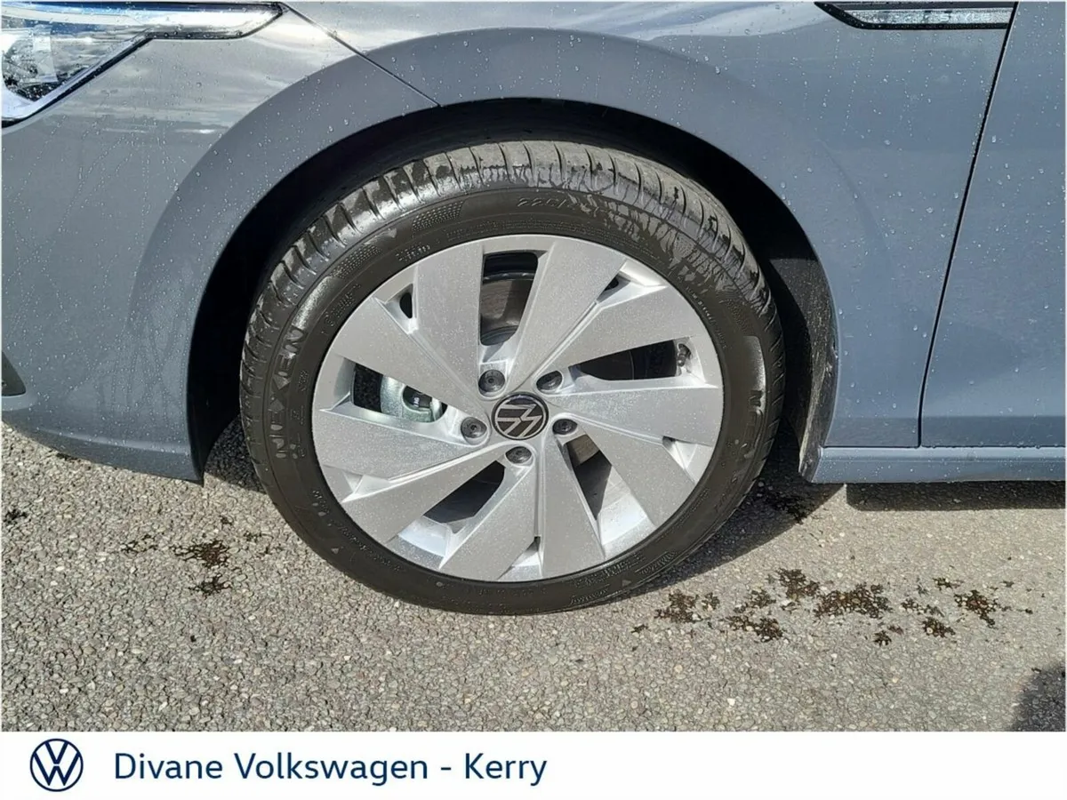 Volkswagen Golf STYLE 1.5TSI PETROL 130BHP - Image 6