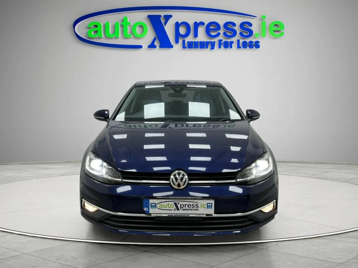 Volkswagen Golf 1.2 TSI Automatic, Reversing camer - Image 3