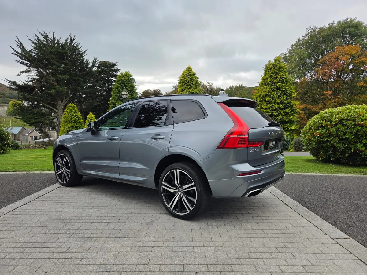 2020 Volvo XC60 R-Design Pro 2.0 T8 PHEV PANORAMIC - Image 6