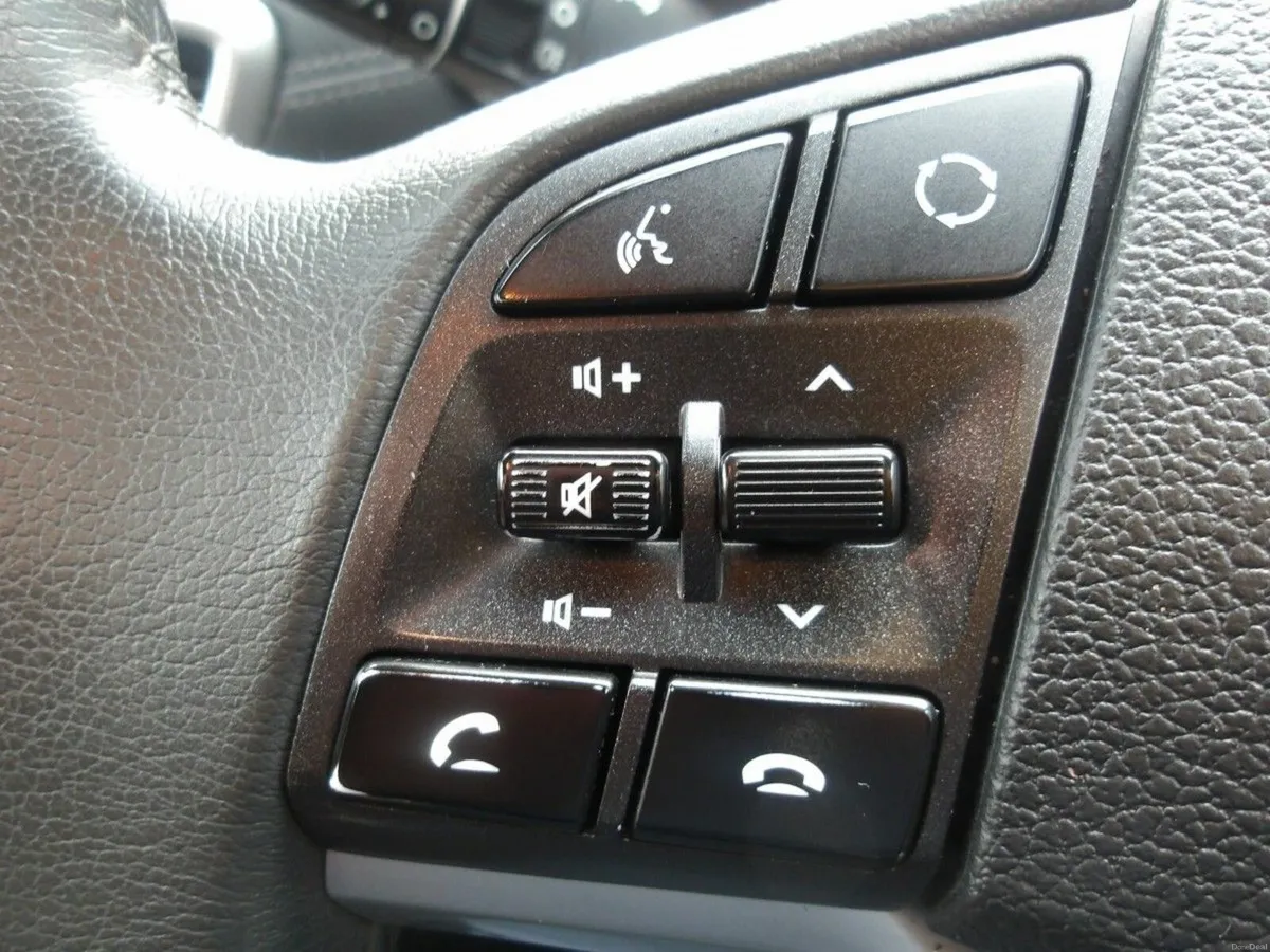 Hyundai Tucson EXECUTIVE *FULL LEATHER SEATS* - Image 6
