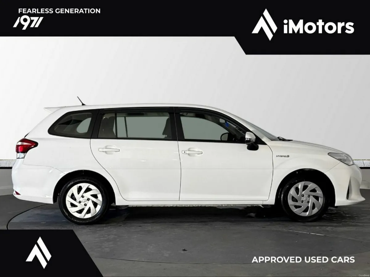 Toyota Corolla Fielder EX HYBRID AUTOMATIC - Image 2