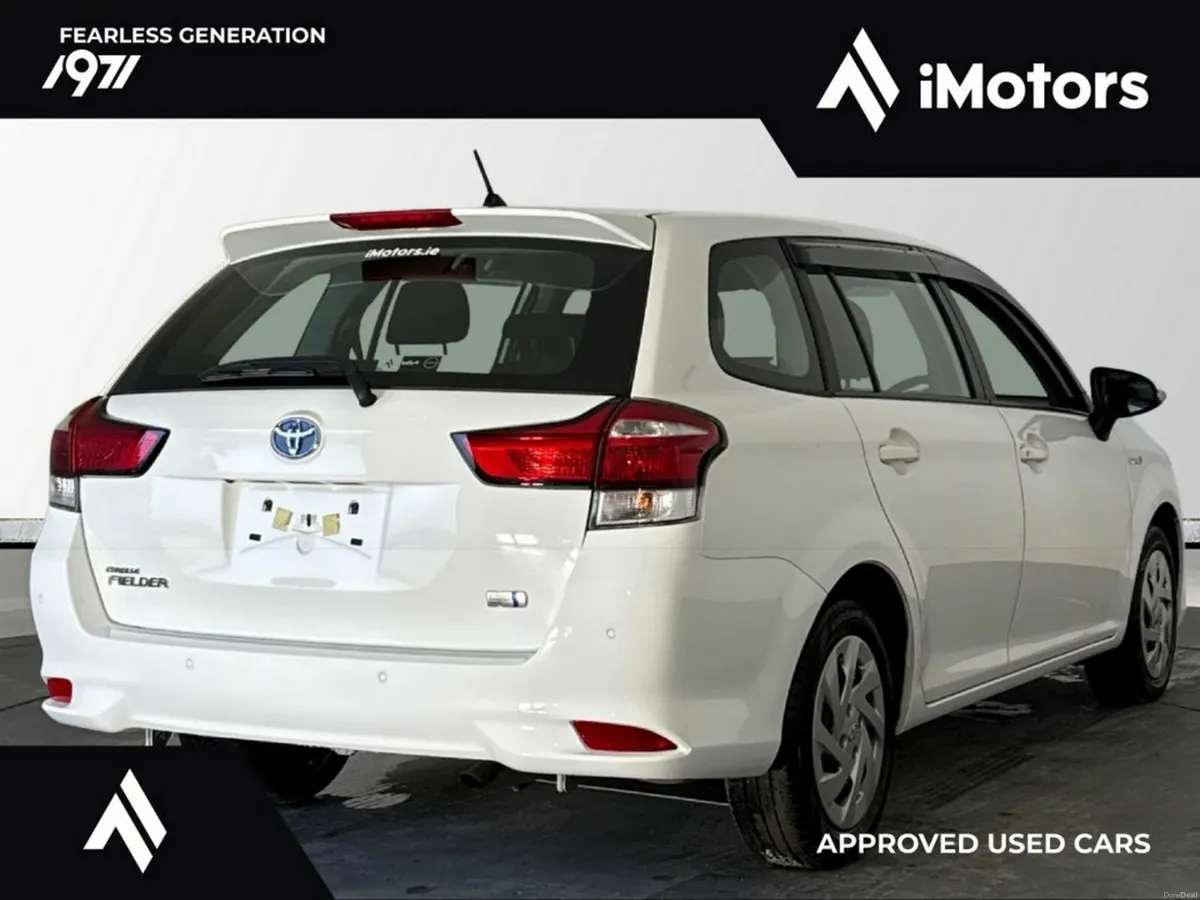 Toyota Corolla Fielder EX HYBRID AUTOMATIC - Image 3