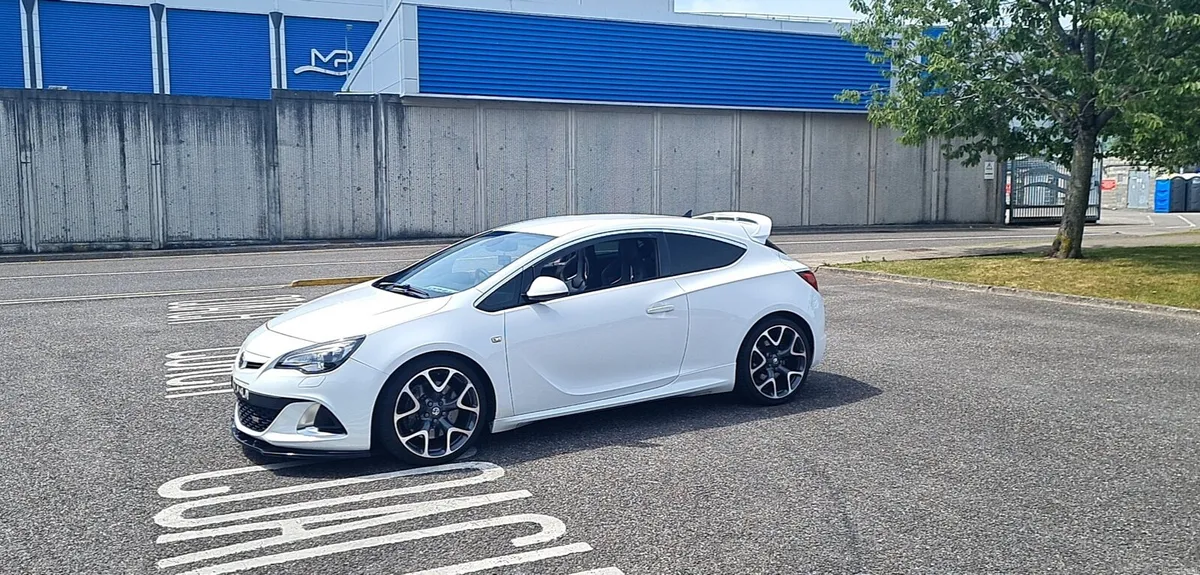 Vauxhall Astra J GTC VXR OPC - Image 4