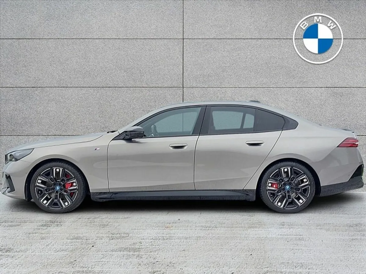 BMW i5 M60 xDrive - Image 3