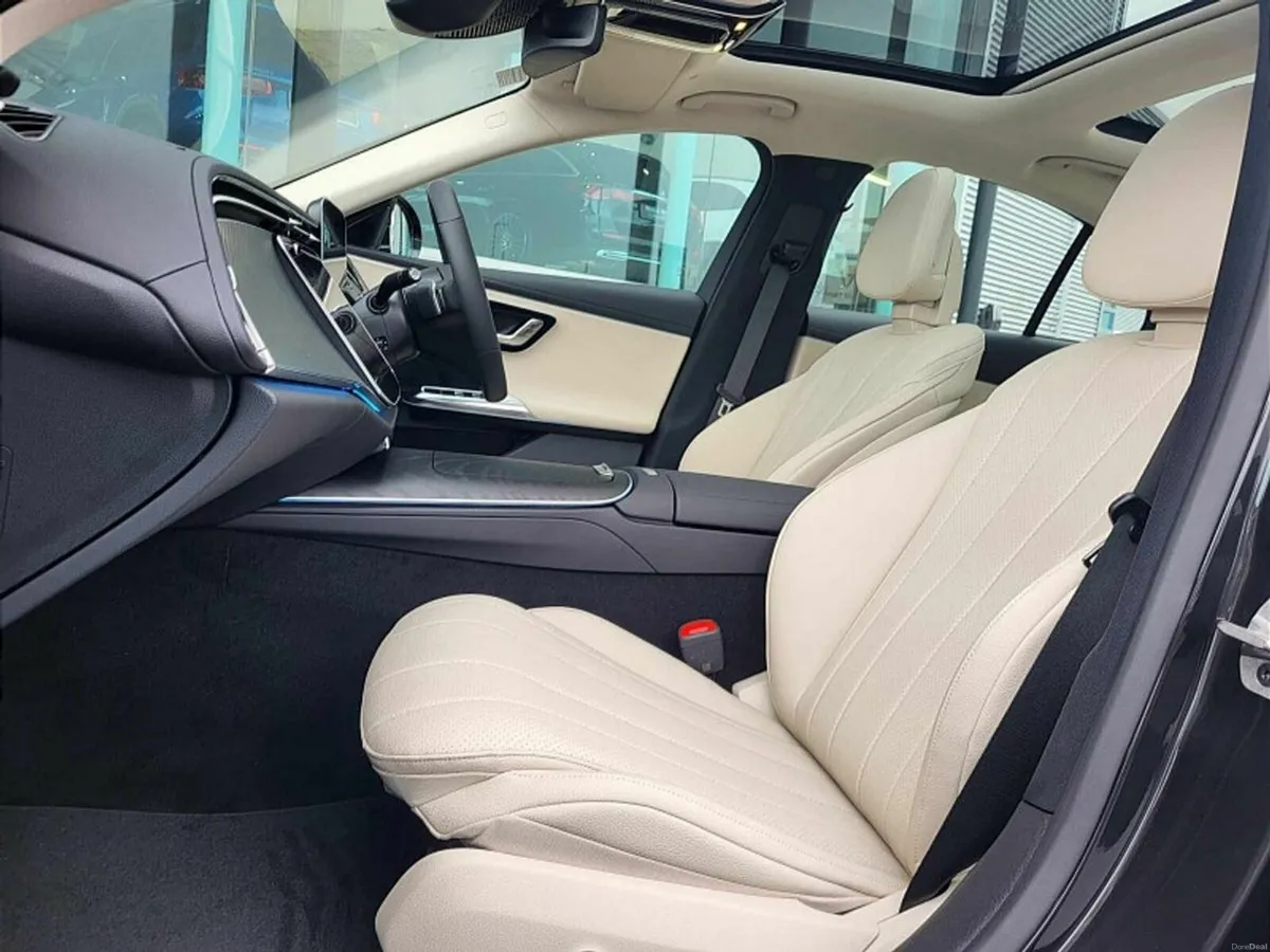 Mercedes-Benz E-Class E220d AVANTGARDE PLUS AUTO * - Image 6