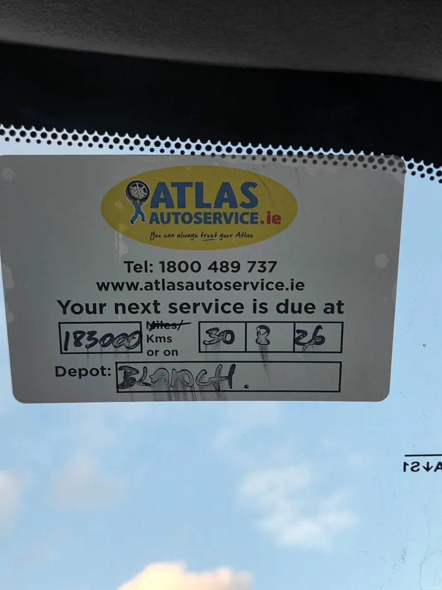 Lexus IS 2017 - Image 2