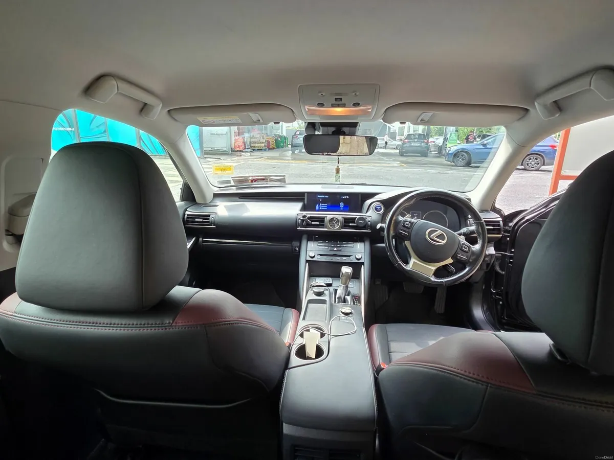 Lexus IS 2017 - Image 3