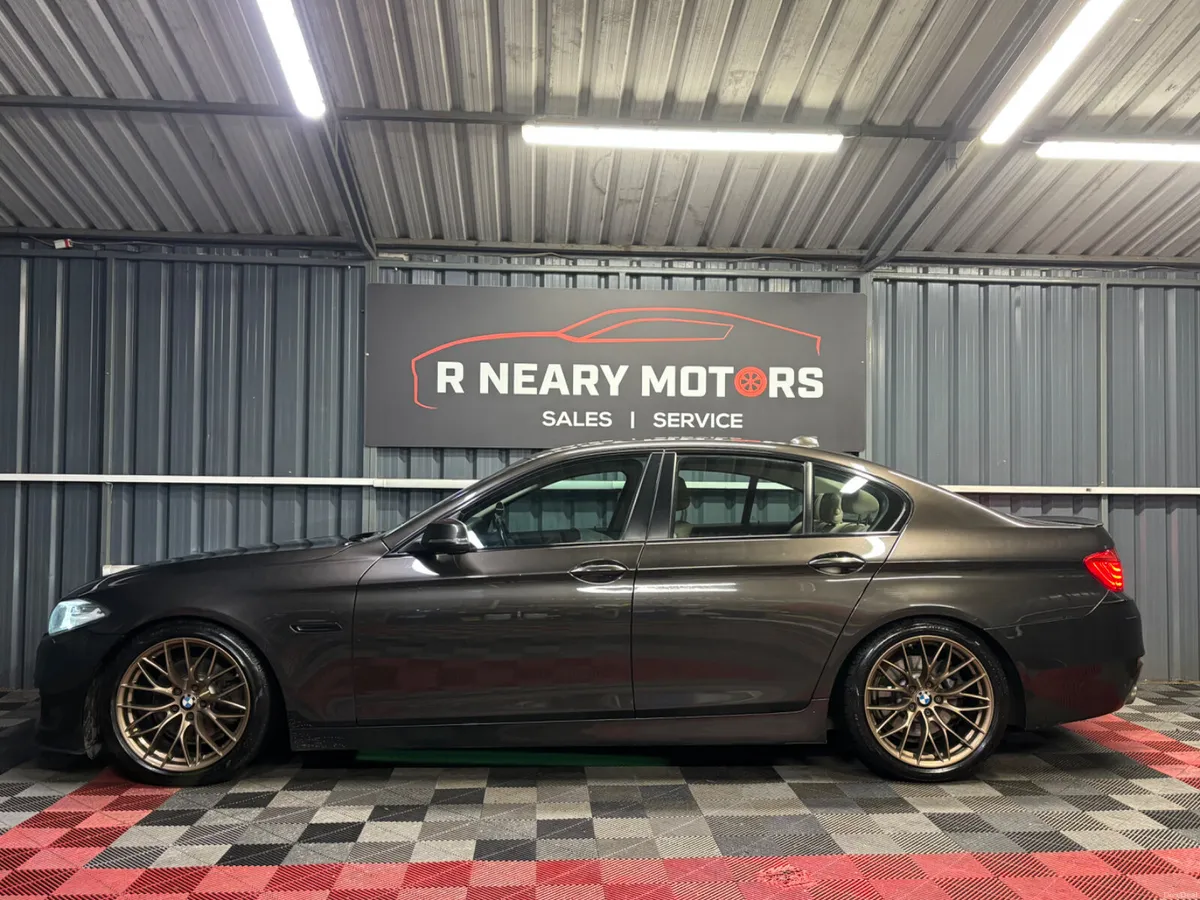 2016 162 BMW 5-Series 520d Sport Auto - Image 3