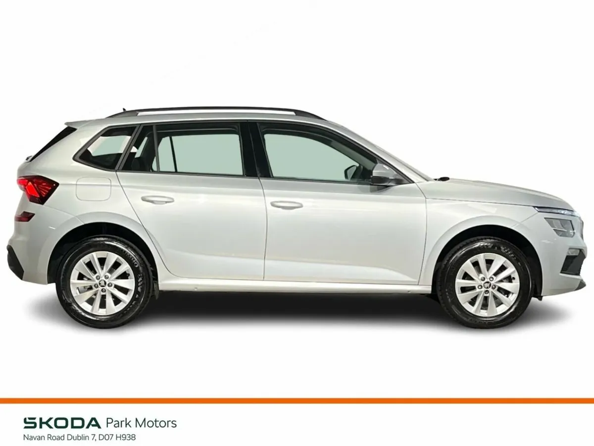 Skoda Kamiq Selection DSG 1.0TSI 115BHP - Parking - Image 6