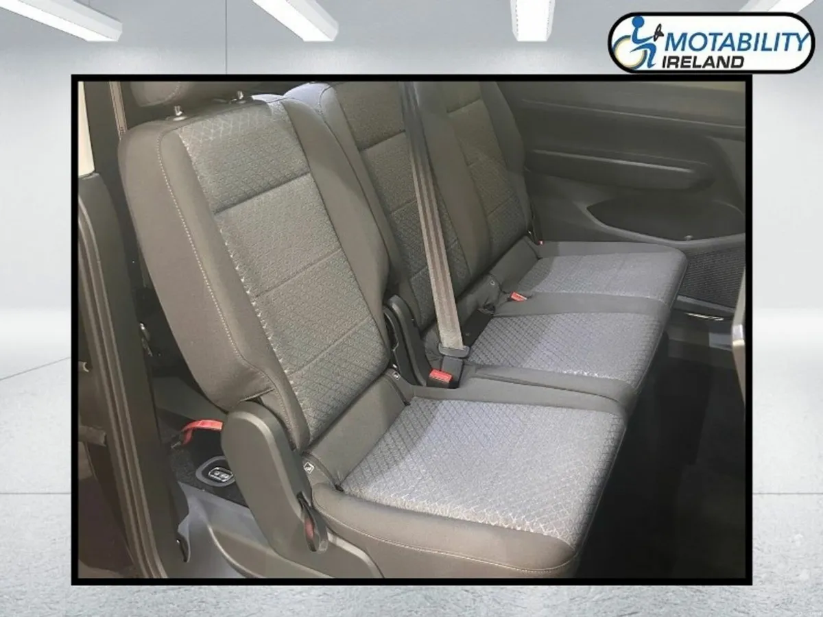 Ford Tourneo Connect Titanium Spec Wheelchair Acce - Image 6