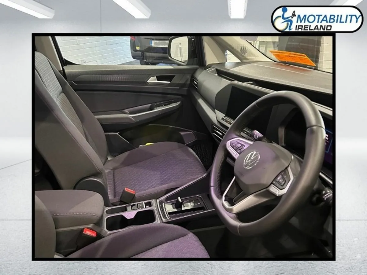 Volkswagen Caddy Maxi Life Wheelchair Accessible 7 - Image 5