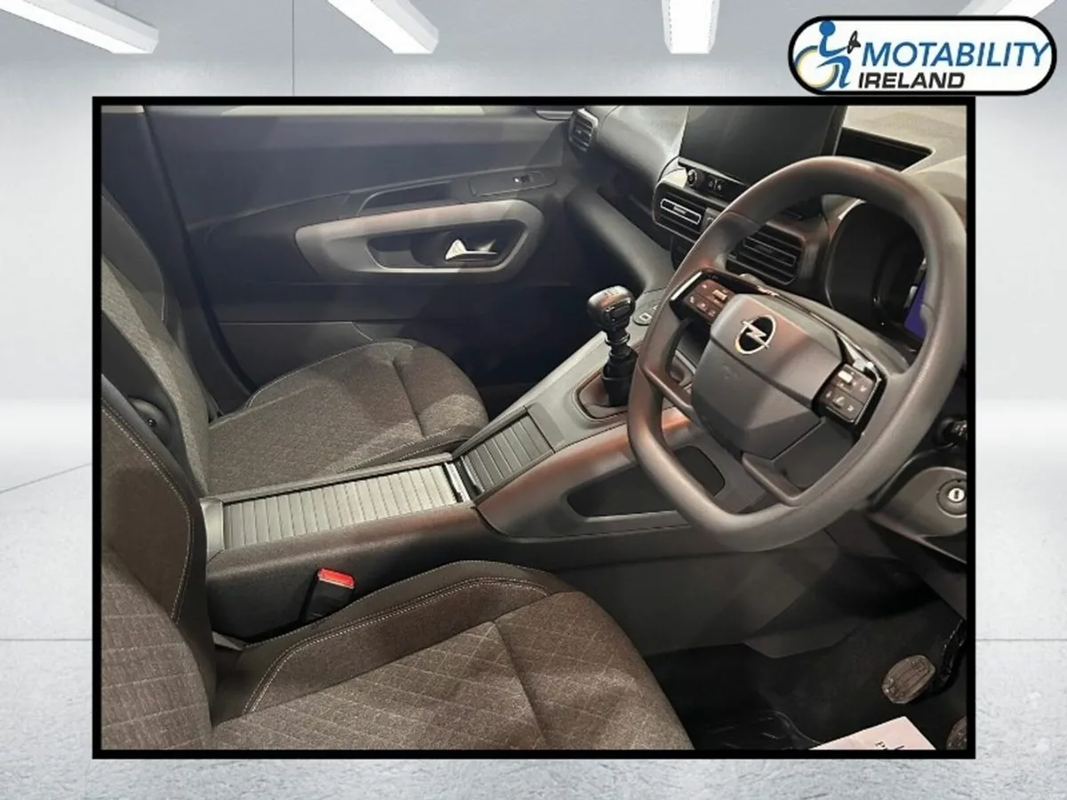 Opel Combo Wheelchair Accessible - Image 5