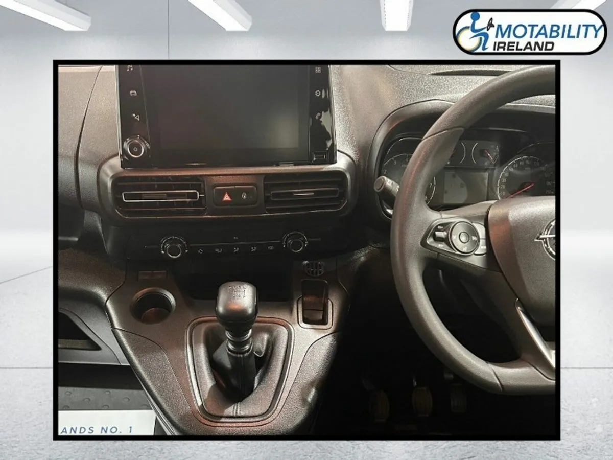 Opel Combo Wheelchair Accessible - Image 6