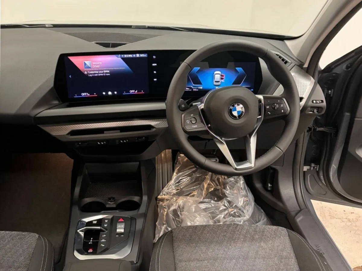 BMW 1-Series 120 Sport AUTO 5DR - Image 4