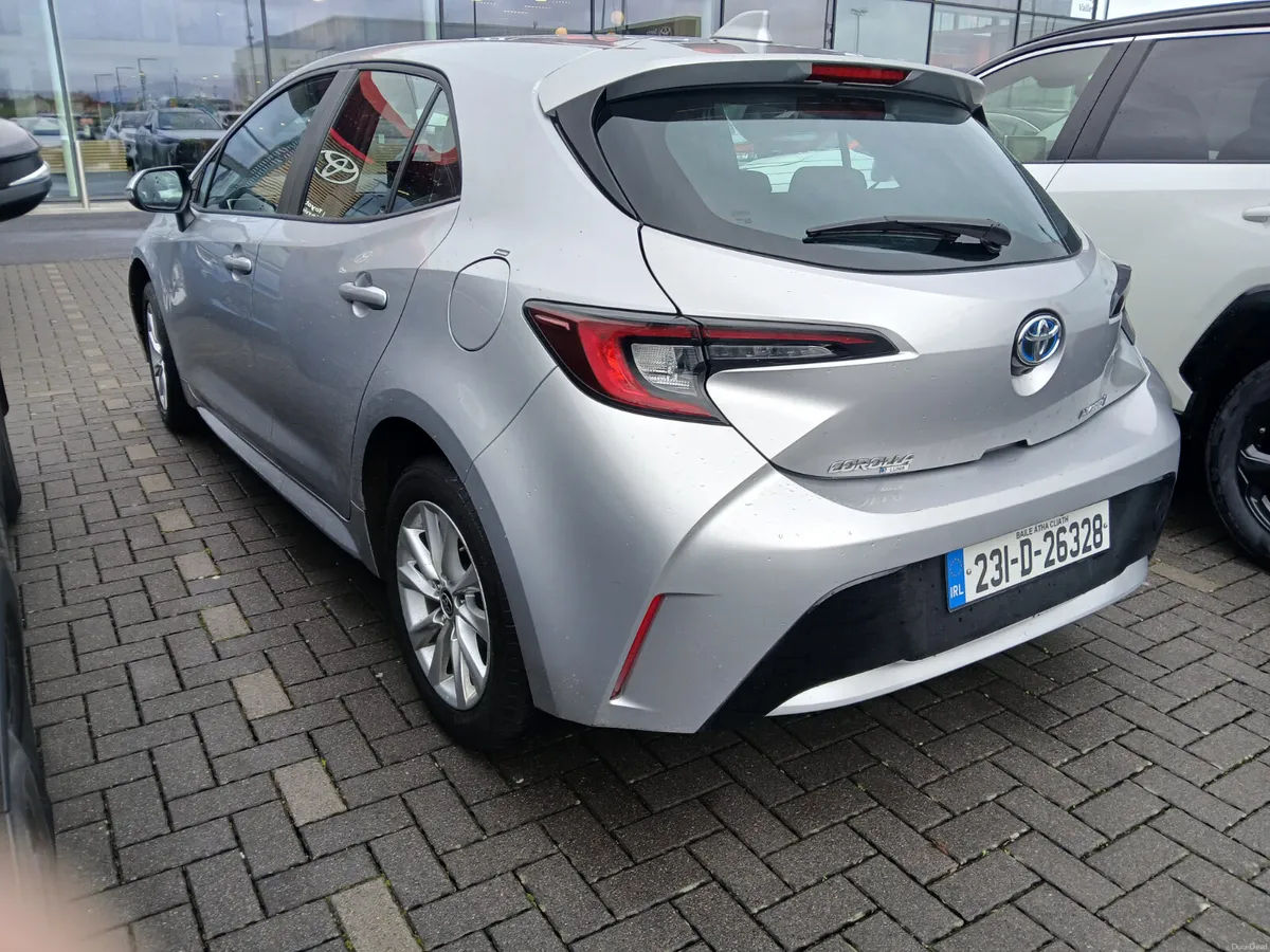 Toyota Corolla hybrid  automatic 2023 - Image 3